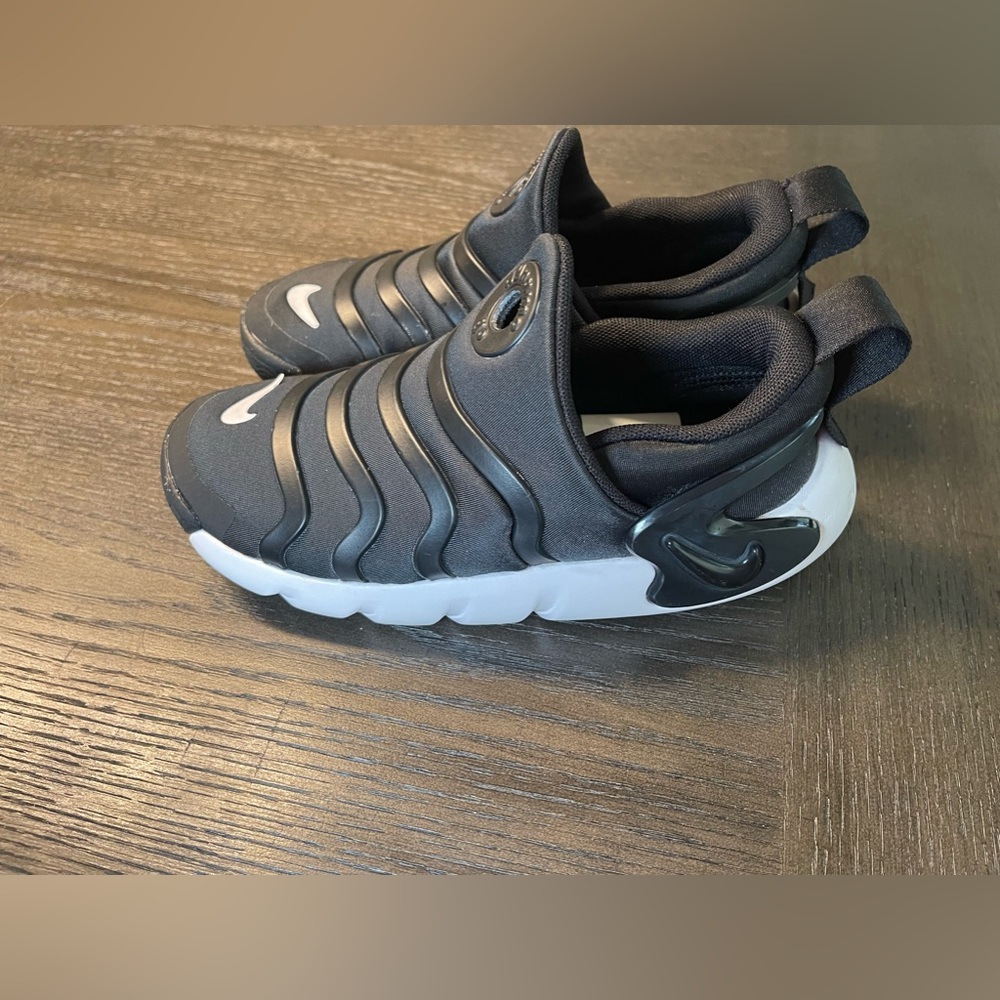 Boys Nike Dynamo Go Sneakers Little Kids Size 1.5